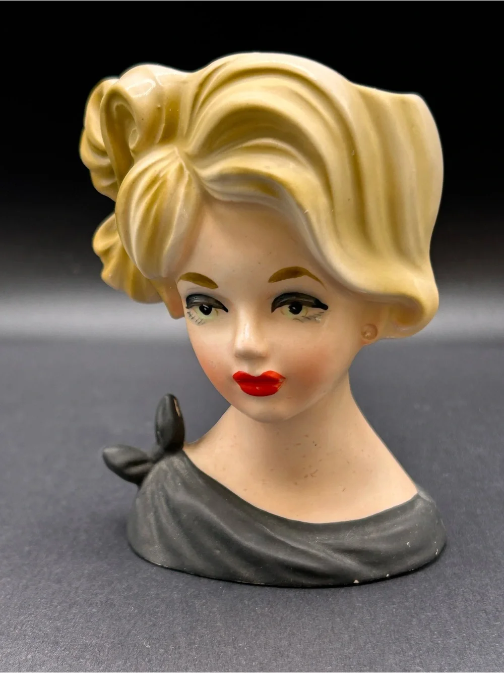 Napcoware 1960s Vintage Blonde Lady Head Vase with Red Lips 4”